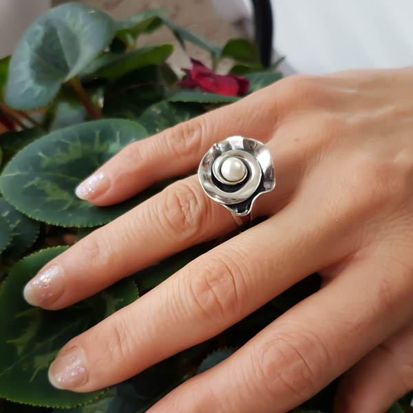 R054-сребърен-пръстен-цвете-перла(2).jpg